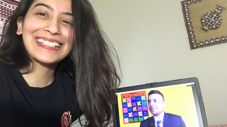woman with laptop showing virtual bingo game