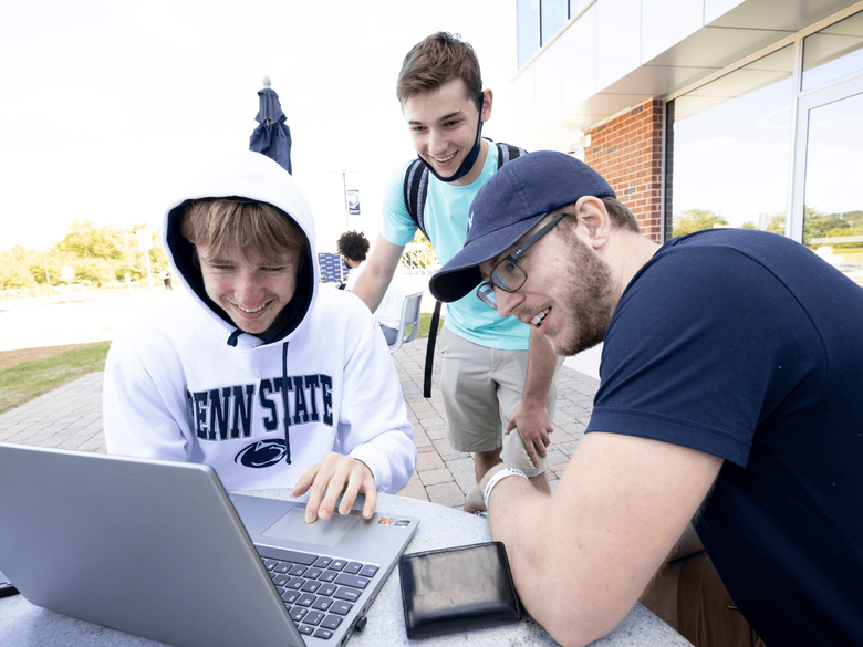 students looking a computer 