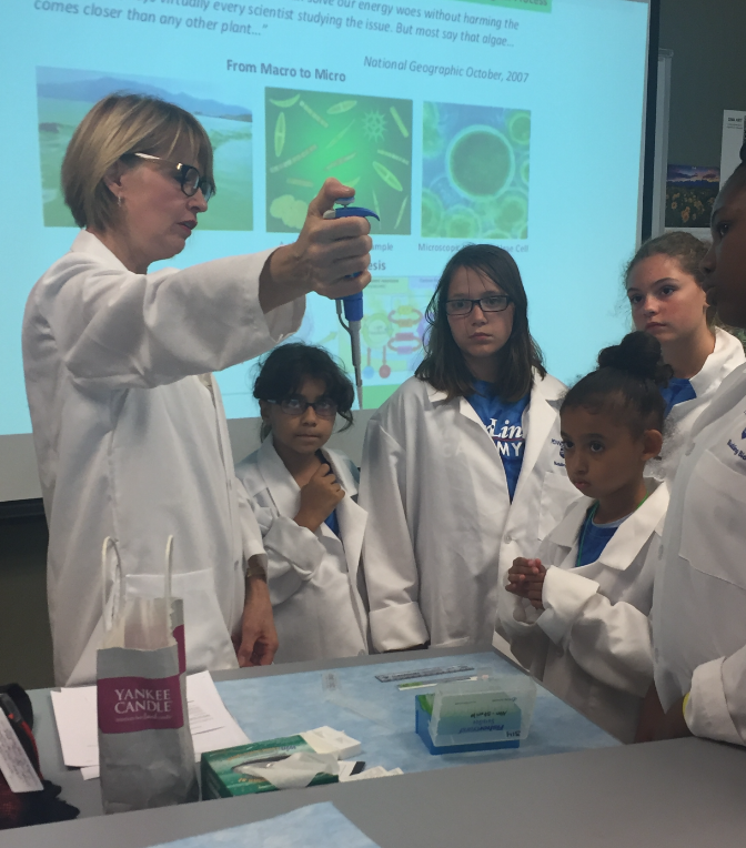 students learning about algae