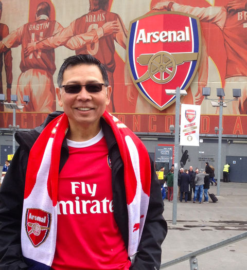 Dr. Min standing in front of Emirates Stadium