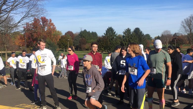 runners line up at starting line