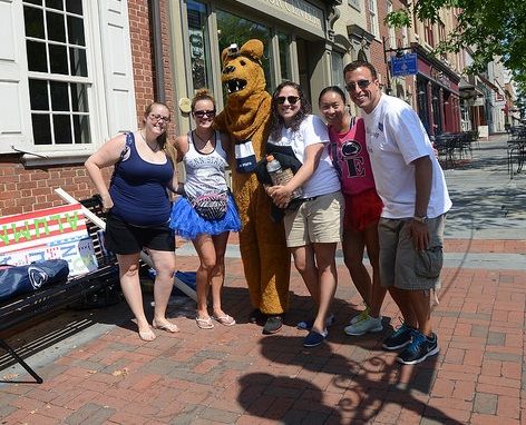 Group of alumni and students with nittany lion