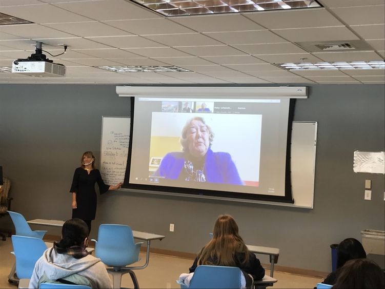 Former U.S. Rep. Pat Schroeder speaks to Professor Nichola Gutgold's class.