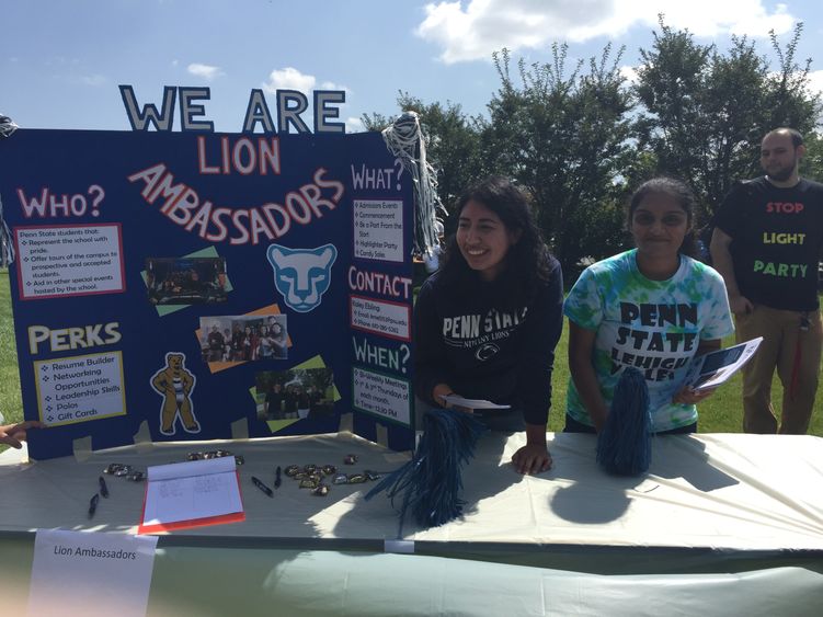 Students showcase campus clubs and organizations at Involvement Fair | Penn  State Lehigh Valley