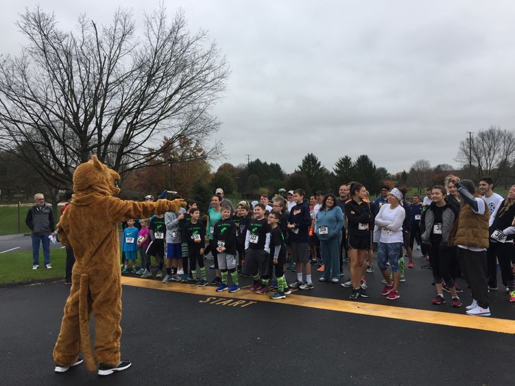 Nittany Lion pumps up crowd of runners